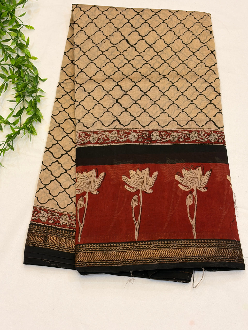 Beige and maroon Lotus Border Maheshwari silk cotton Saree