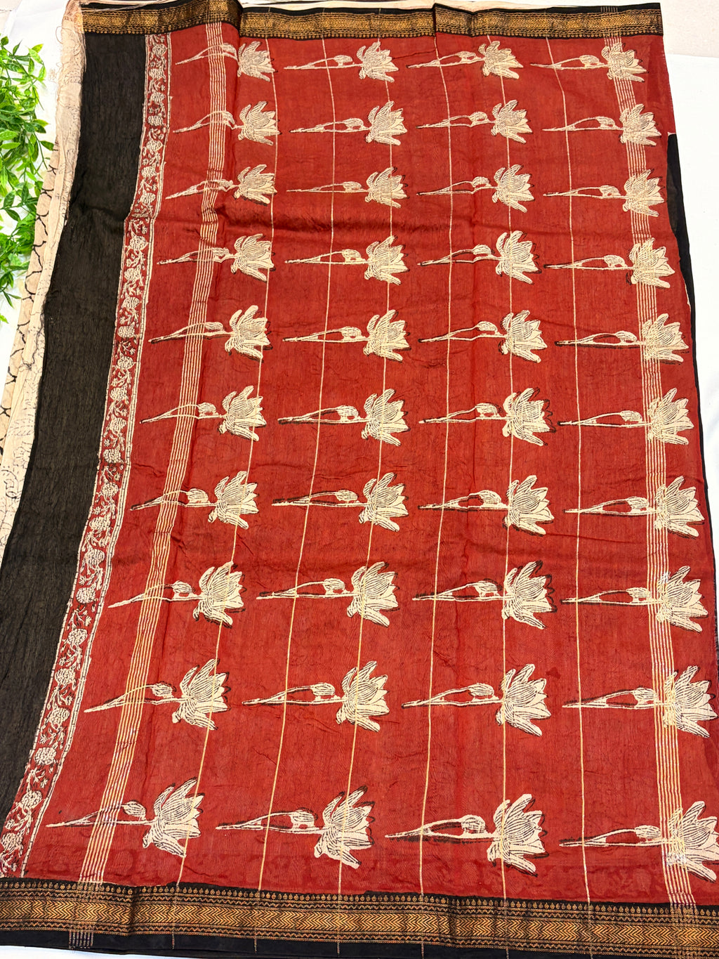 Beige and maroon Lotus Border Maheshwari silk cotton Saree