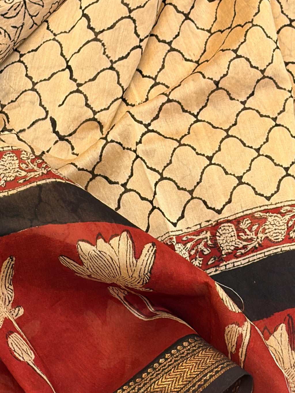 Beige and maroon Lotus Border Maheshwari silk cotton Saree